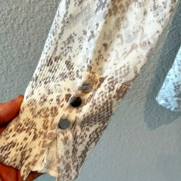 Chico's Mock Neck Snakeskin Sweater Sz M - Picture 5 of 15